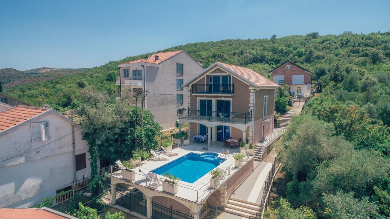 Villa ติวัต ภายนอก รูปภาพ